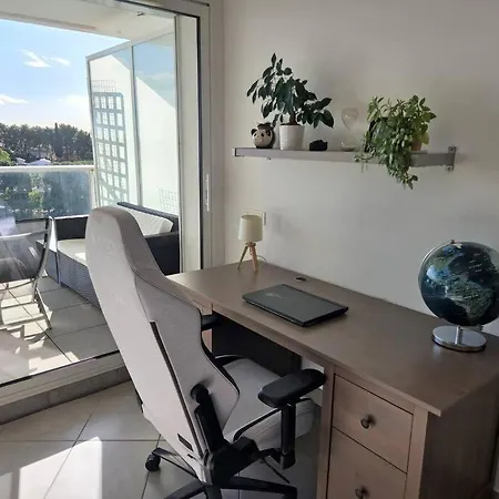 Bel Avec Terrasse Et Clim Apartment