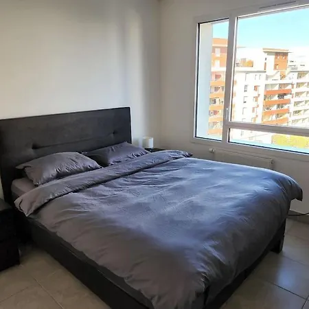 Bel Avec Terrasse Et Clim Apartment *